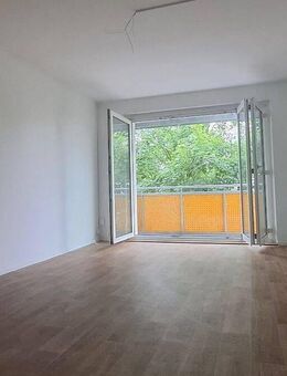 Schicke 2-Raum-Wohnung mit großen Flügeltüren - Chemnitz