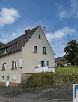 Wohn-/ Geschäftshaus mit drei Wohnungen, ehem. Gaststätte/ Kneipe und geräumigem Saal in Ortsmitte! - Ingelbach