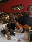 lecker #Essen und #Trinken mit #LiveMusik im #Kasermandl in dem #Weihnachtsmarkt #Gendarmenmarkt in 10117