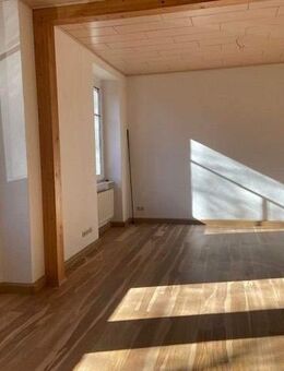 3-Raum, Arnstadt, Hochpaterre, frisch saniert, Stellplatz mögl. - Arnstadt