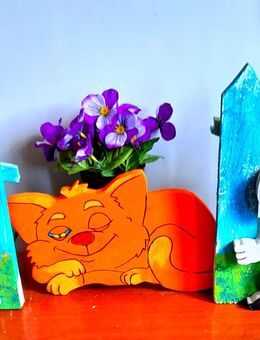 eine Szene mit drei Figuren Blumenbank Blumenständer Übertopf Schön für Blumen in Ihrem Grundstück. Das perfekte Geschenk für jeden Anlass - Delmenhorst