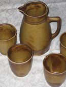 Krug mit 4 Bechern - Lilien Steingut Porzellan Austria - Serie: Country Range in 46242