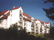 Hübsche 2-Zimmer-Wohnung mit Balkon, neuem Laminat und Garagenstellplatz - Auerbach (Vogtland)