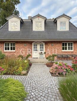 Schmuckstück im Grünen: Top-gepflegte Familienvilla mit herrlichem Garten und Doppelgarage - Hamburg
