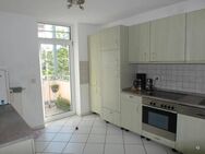 Ab August 2025: 3-Zimmer-Wohnung mit schönem Balkon (Hofseite), Laminat, Badewanne & Einbauküche - Chemnitz