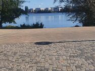 Ein Hausboot mit Anliegeplatz ist eine großartige Möglichkeit, um das Leben auf dem Wasser zu genießen. - Berlin