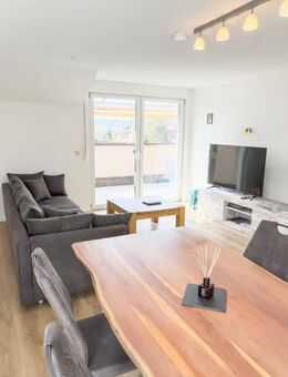 Helle 4-Zimmer-Wohnung mit Dachterrasse, Balkon, Einbauküche und Stellplatz in gepflegter Anlage - Coburg