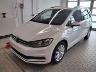 VW Touran, 1.5 TSI Highline Dig, Jahr 2023 - Lehrte