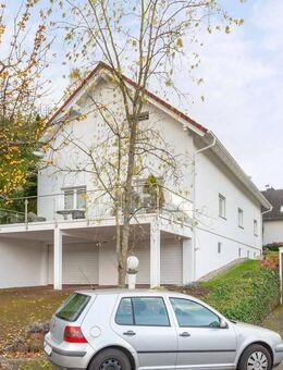 Schöne 2-Zimmer-Wohnung mit Balkon, Grün- & Blicklage von Privat. Am Schäfersberg-Niedernhausen - Niedernhausen