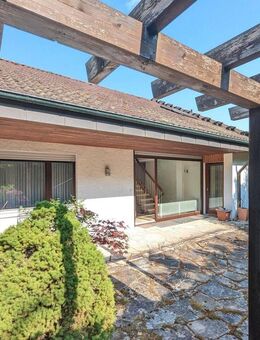 Exklusives Architektenhaus in ruhiger Aussichtslage mit schönem Grundstück! - Herrenberg