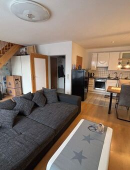 wunderschöne 2,5 Zimmer-DG-Wohnung über zwei Ebenen mit Balkon und Ankleidezimmer/Büro - Duisburg