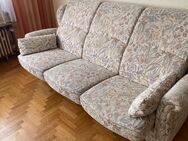 Couch und Sessel mit Anstellhocker der Eigenmarke Segmüller - Lampertheim