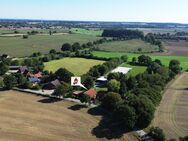 Modernes Blockbohlenhaus mit Hauskoppel und Gästehaus in ruhiger Lage - Schashagen