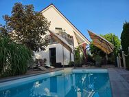 Hochwertiges, modernes Niedrigenergie-EFH mit Pool, Doppelgarage u.v.m. - Rohr (Bayern)