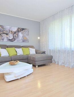 Hochwertig möblierte 2-Zimmer Wohnung mit PKW-Stellplatz in Wiesbaden Aukamm - Wiesbaden