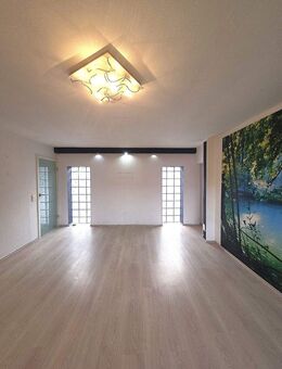 ~~ 3 ZIMMER ETAGENWOHNUNG IM 1. OG MIT STELLPLATZ IN ZWEITER BAUREIHE ~~ - Rheinzabern