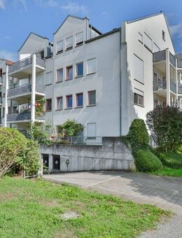 Bezugsfreie 2-Zimmer Wohnung mit separater Küche und Balkon - Konstanz