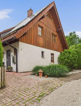 Top-gepflegtes mehrstöckiges Einfamilienhaus mit Gartenidylle und gemütlichem Landhausstil - Mammendorf