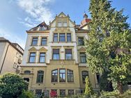 Geräumige 3-Zimmer-DG-Wohnung mit Ausbaupotential in historischem Altbaujuwel - Stuttgart