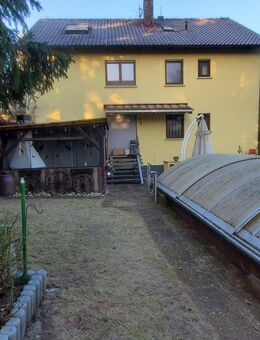 Zweifamilienhaus mit zzgl. ausgebauten Dachboden, viel Potenzial und großem Grundstück - Cadolzburg