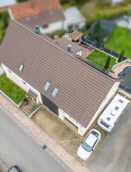 Großes Einfamilienhaus mit Pool, Scheune und schönem Garten - Wiernsheim