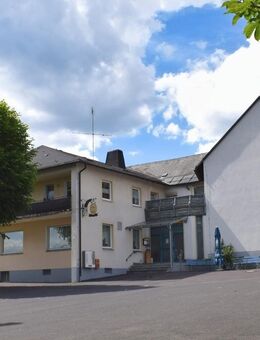 Zweifamilienhaus inklusive Gaststätte, Laden und Metzgerei - Neusorg