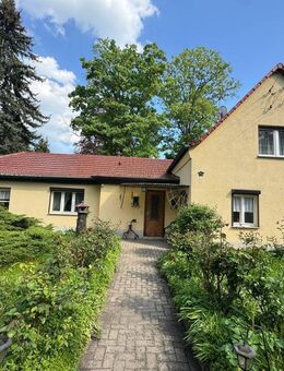 Freistehendes Einfamilienhaus mit großem Eckgrundstück in idyllischer Lage - Leipzig