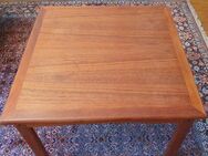 Couchtisch / Beistelltisch aus Teak-Holz zu verkaufen - Tamm