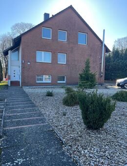 Gepflegtes Mehrfamilienhaus (3 WE) mit Balkon, Garage und 4 Pkw- Stellplätzen in Soltau - Soltau