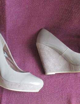 NEU * Lack * Velours * Leder * Keilabsatz * Wedges * Plateau * Pumps * Schuhe "H&M" Gr. 38/ 5 * taupe * beige * - Riedlingen
