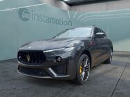 Maserati Levante, TROFEO MY23 V8 580PS AWD Nero & Nero, Jahr 2024 - München