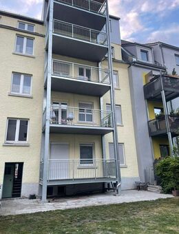 Zentrale 3-Zimmer-Wohnung mit Fußbodenheizung und charmantem Balkon zum ruhigen Innenhof. - Neu Ulm