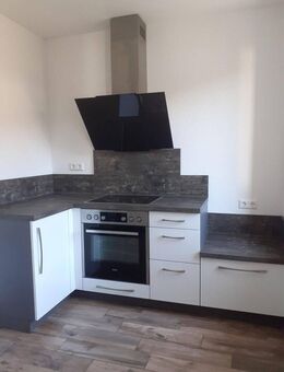 ERSTBEZUG NACH SANIERUNG! 3R-Wohnung in ruhiger Lage + EBK + Stellplatz, ca. 80 m² - Oederan