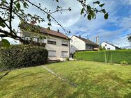 Freistehendes 2-Familienhaus m. Balkon, Terrasse u. herrlichem Gartenbereich in bevorzugter Südlage - Steinenbronn