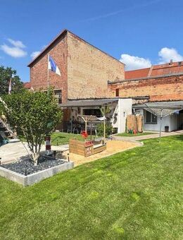 Zweifamilienhaus mit Garten, Garagen und Ausbaupotenzial - Ideal für Familien & Kapitalanleger - Dessau-Roßlau