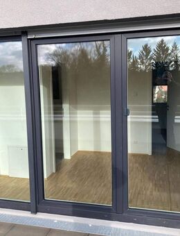 Höchster Energiestandard KfW-40-NH - Neubau in Roth - Zentrale Lage und doch im Grünen - Roth (Bayern)