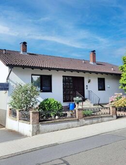 Großzügiges 1- bis 2-Familienhaus mit Garten in Wiesenbach, ideal für Familien! - Wiesenbach (Baden-Württemberg)