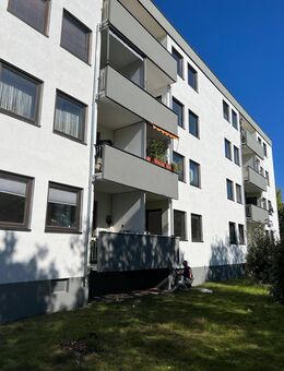 Kapital Anlage ! Saniert und gut Vermietete 4 Zimmer Wohnung mit Riesen Balkon ....... - Höchstadt (Aisch)