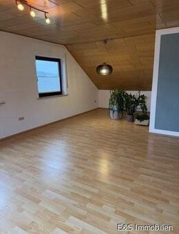 Gemütliche 3-Zimmer Dachgeschosswohnung für Mieter ab mittleren Alters! - Naumburg