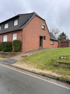 Doppelhaushälfte auf 1942 m² Grundstück inklusive Baugrundstück