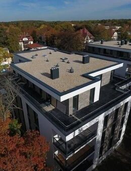 NEUBAU PENTHOUSE NÄHE RBL STADION mit XXL TERRASSE für JACUZZI / SAUNA / BLICK in den AUENWALD und zum STADION / KAMIN / 3 x TG-SP - Leipzig