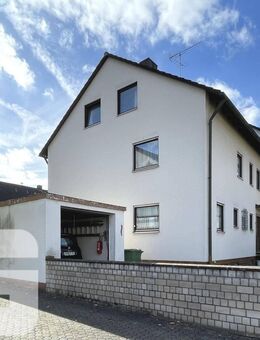 Charmante Doppelhaushälfte mit weiterem Ausbaupotenzial - Rednitzhembach