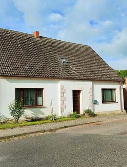 Wohnen mit Potenzial: Wohnhaus inklusiv 3 Wohneinheiten und spannenden Zusatzgebäuden! - Altenkirchen (Mecklenburg-Vorpommern)