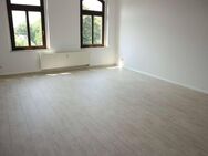 Frei ab 1.8.25 + Balkon an der Küche + 3. OG + Haus mit Aufzug** - Chemnitz