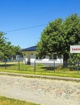 IMMOBERLIN.DE - Moderner Bungalow mit traumhaftem Sonnengarten & verpachtetem Land in idyllischer Wohlfühlharmonie - Falkenberg (Brandenburg)