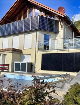 Exklusives Einfamilienhaus in moderner Chalet-Architektur mit Waldblick - Nauendorf