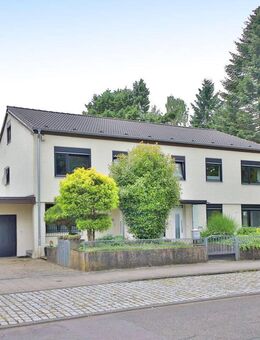 Familienfreundliches Einfamilienhaus mit Einliegerwohnung, großzügigem Garten und Ausbaupotenzial - Karlsruhe