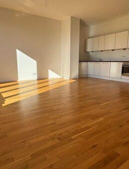 Lichtdurchflutete 3-Raum-Wohnung mit traumhafter Dachterrasse, hochwertiger EBK und 2 Bädern - Dresden