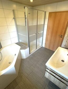 Helle und moderne drei-Zimmer-Wohnung mit Balkon bei Flachslanden - Flachslanden