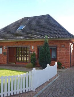 Gepflegter Winkelwalmdachbungalow mit Garage in ruhiger Stadtrandlage in Brunsbüttel - Brunsbüttel